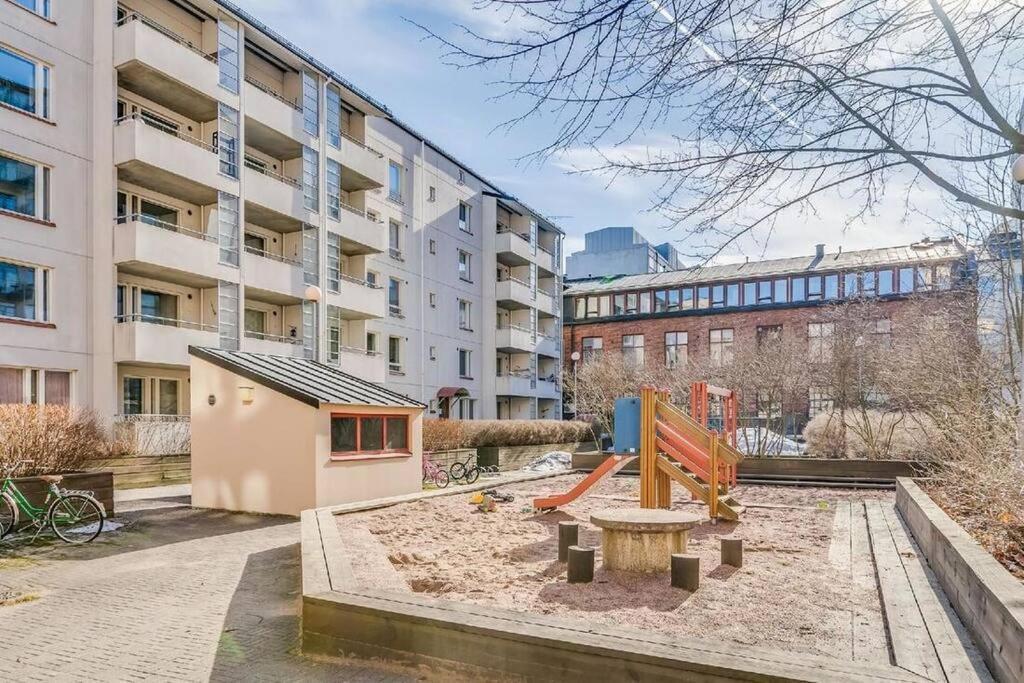 Modern One-Bedroom With Glazed Sun Balcony, 350M Metro Helsinki Extérieur photo