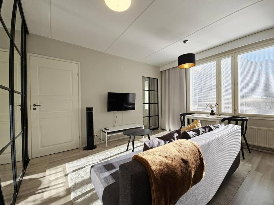 Modern One-Bedroom With Glazed Sun Balcony, 350M Metro Helsinki Extérieur photo