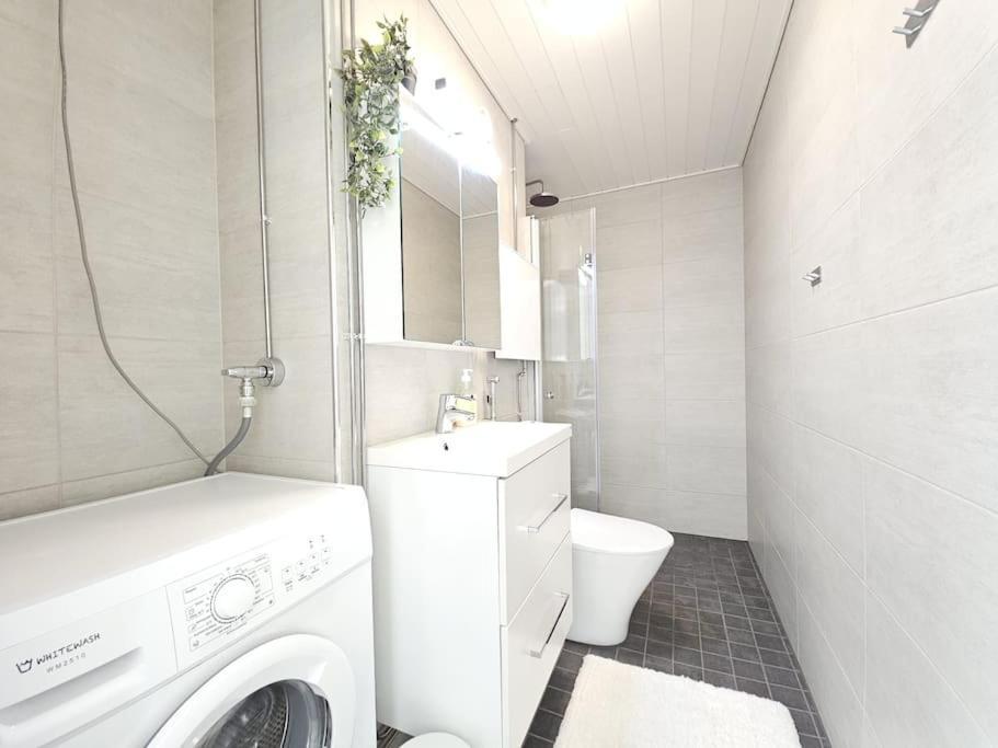 Modern One-Bedroom With Glazed Sun Balcony, 350M Metro Helsinki Extérieur photo